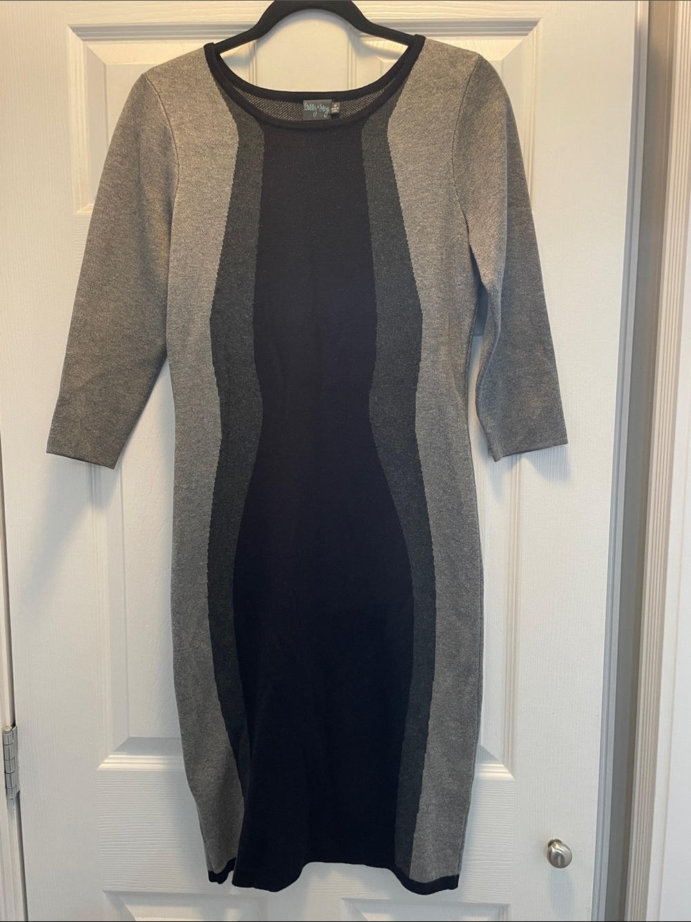 Gabby Skye Black & Gray Colorblock Midi Dress